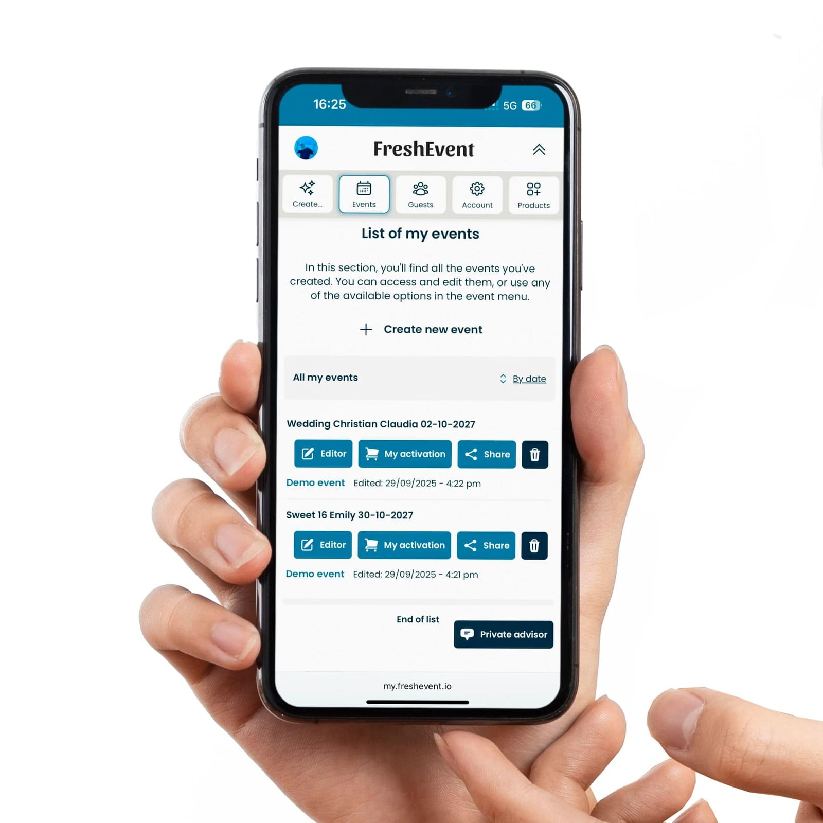 person-holding-mobile-with-panel (compres)